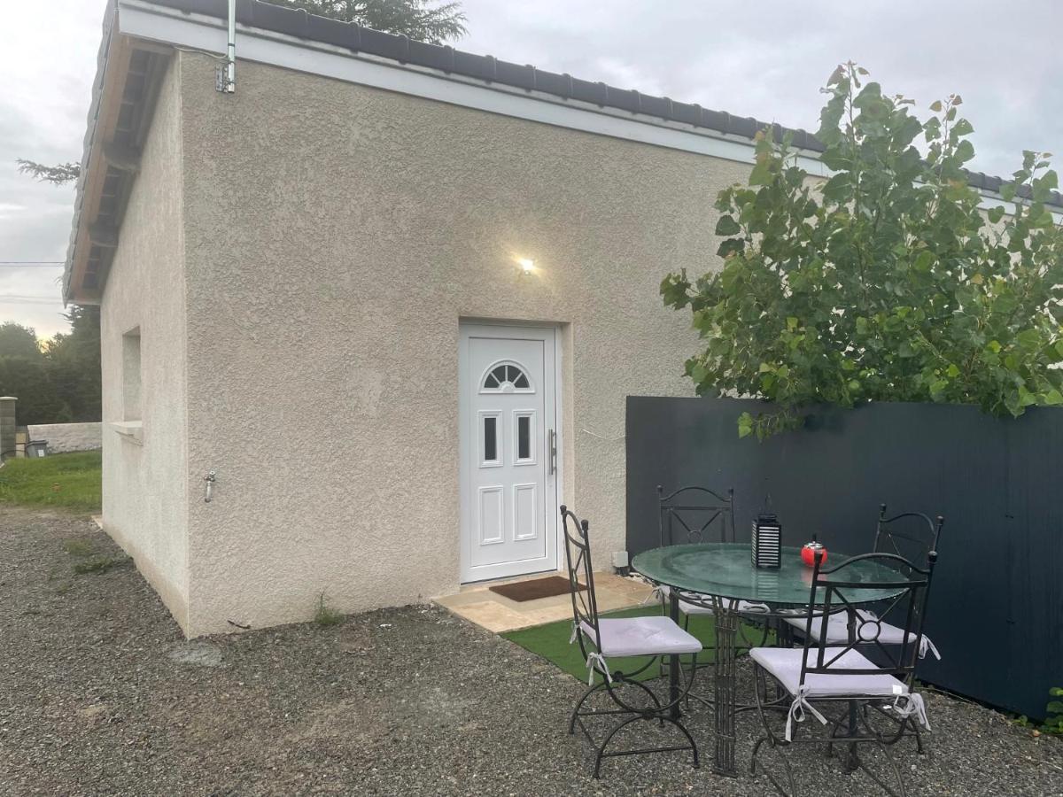 Villa Le Miroir Domerat Exterior foto
