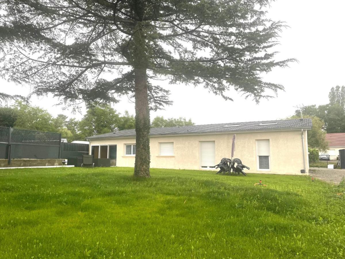 Villa Le Miroir Domerat Exterior foto
