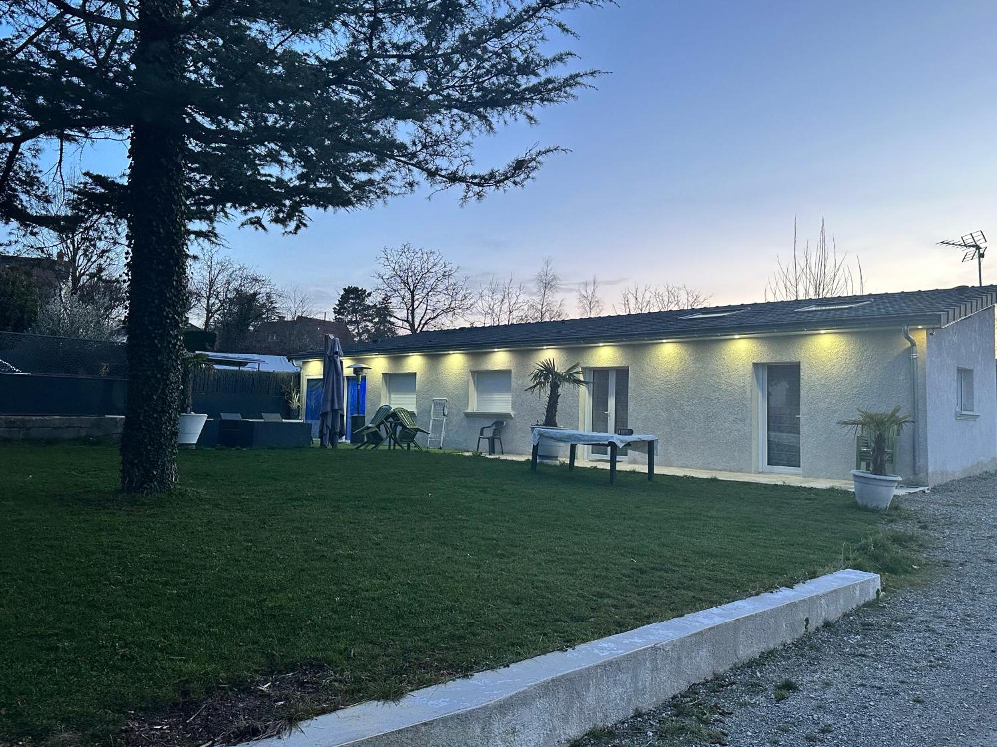 Villa Le Miroir Domerat Exterior foto